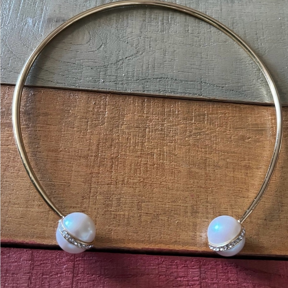 Kate Spade New York Pearls of Wisdom Open Hinge necklace in gold-tone metal.